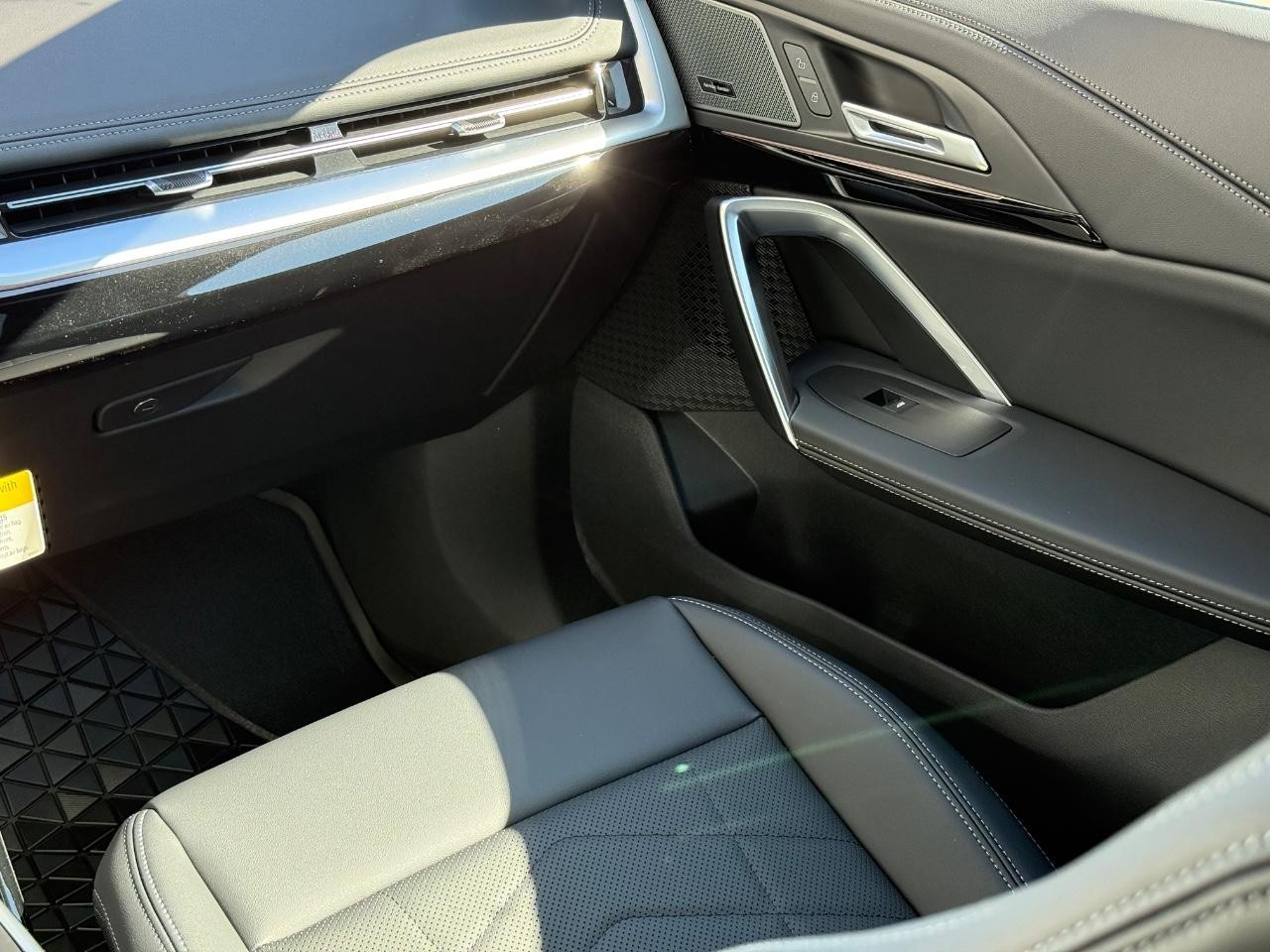 BMW X1 Vehicle Image 10