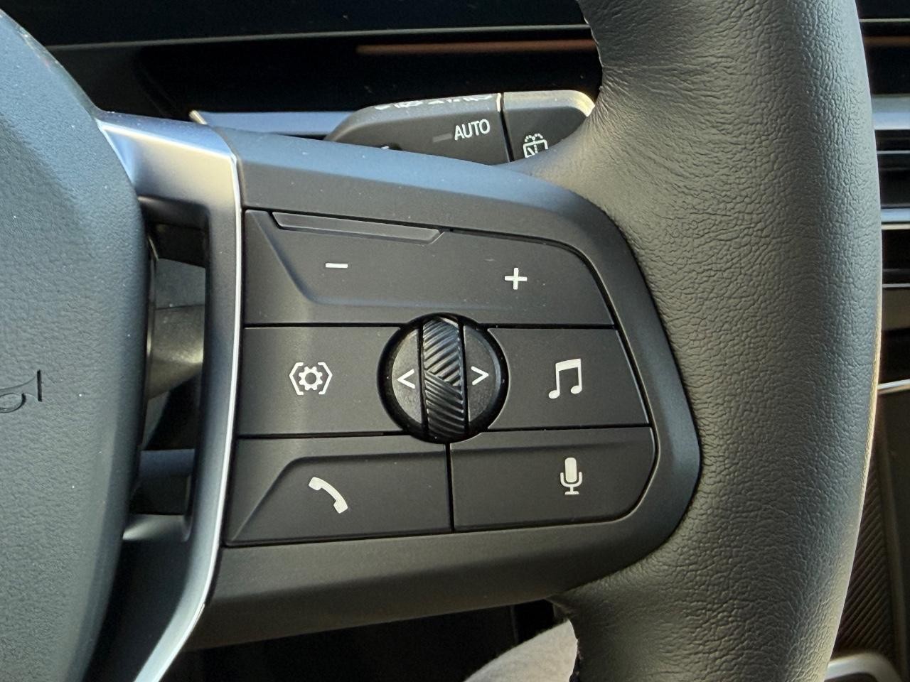 BMW X1 Vehicle Image 12