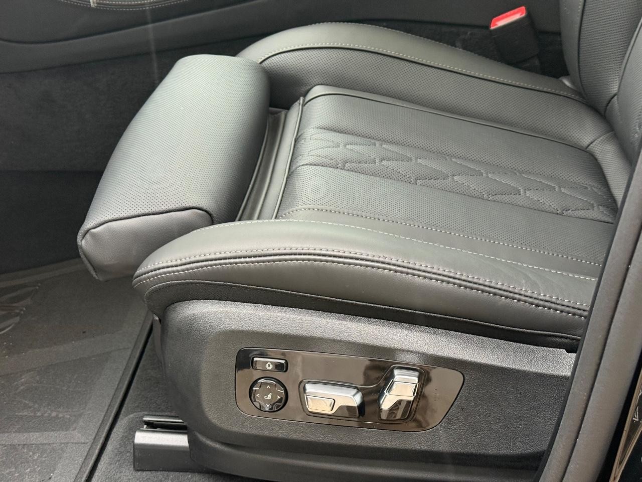 BMW X5 Vehicle Image 17