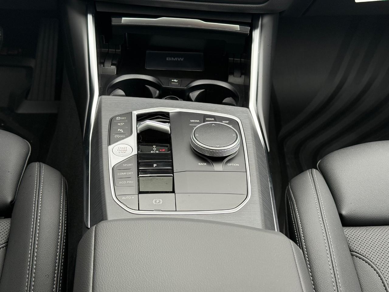 BMW 3 Series Vehicle Image 08