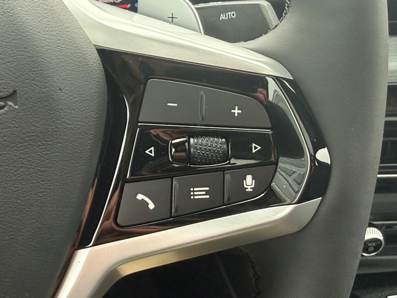 BMW 3 Series Vehicle Image 12