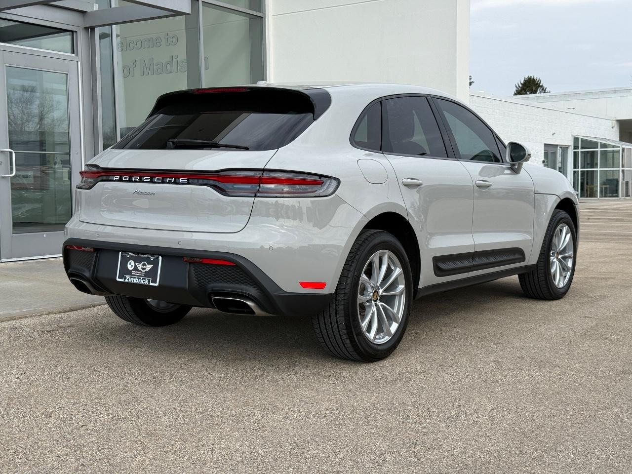Porsche Macan Vehicle Image 03