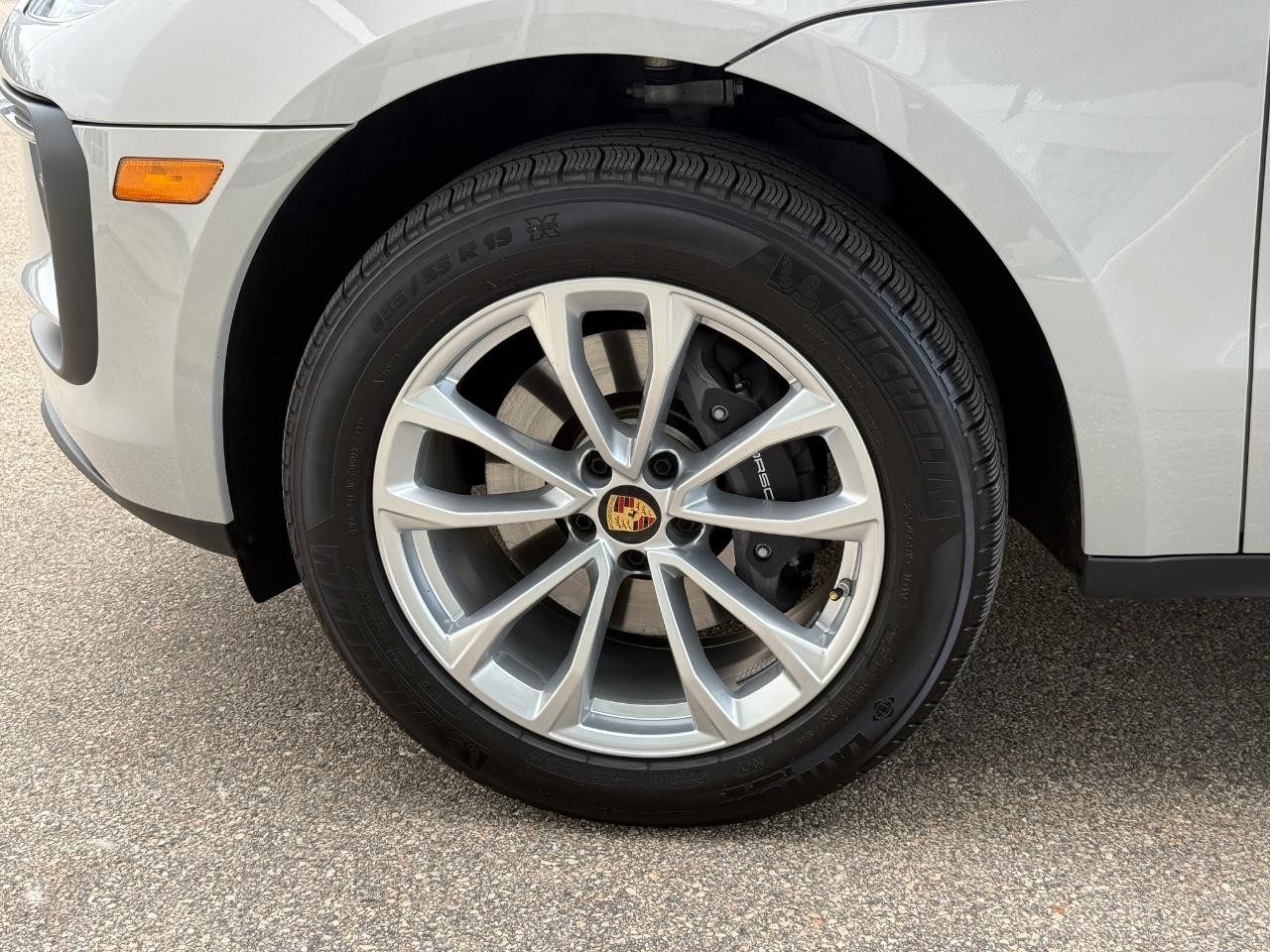 Porsche Macan Vehicle Image 06