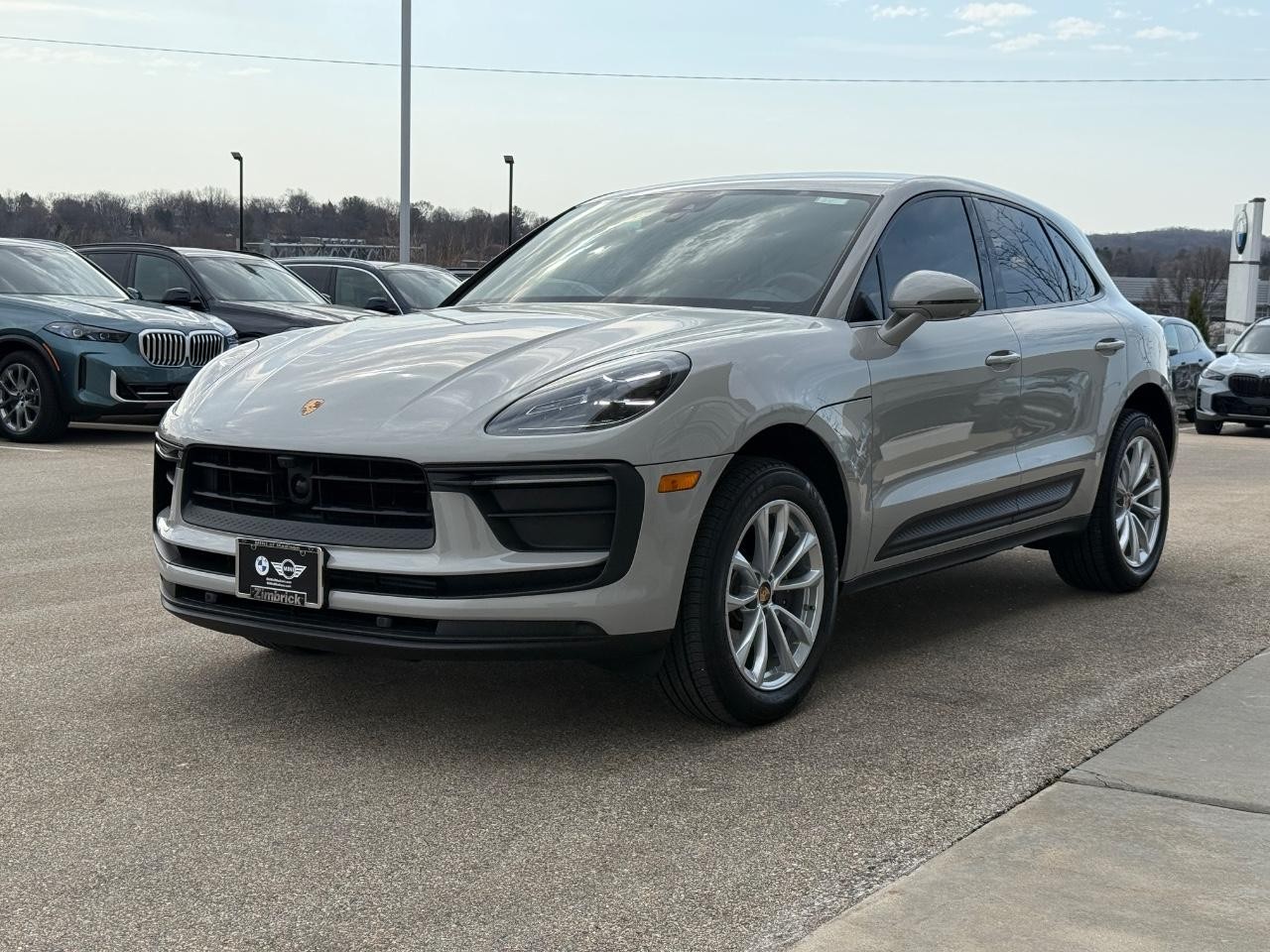 Porsche Macan Vehicle Image 07