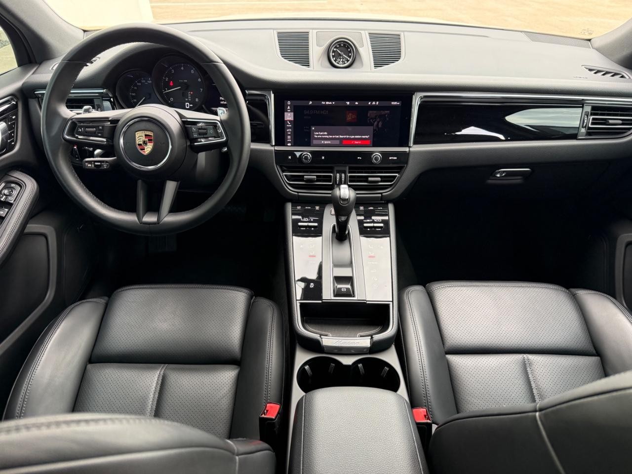 Porsche Macan Vehicle Image 10