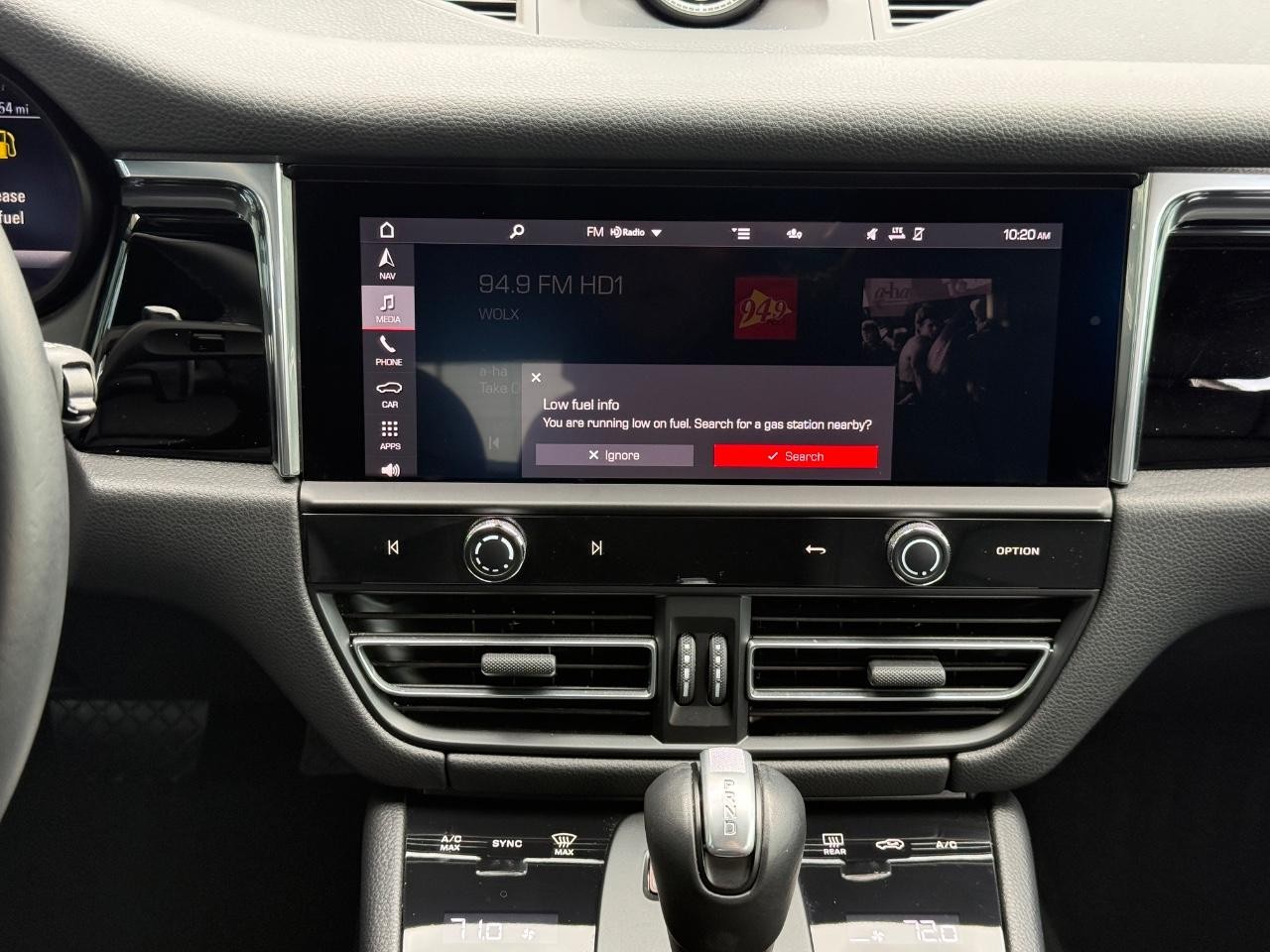 Porsche Macan Vehicle Image 11