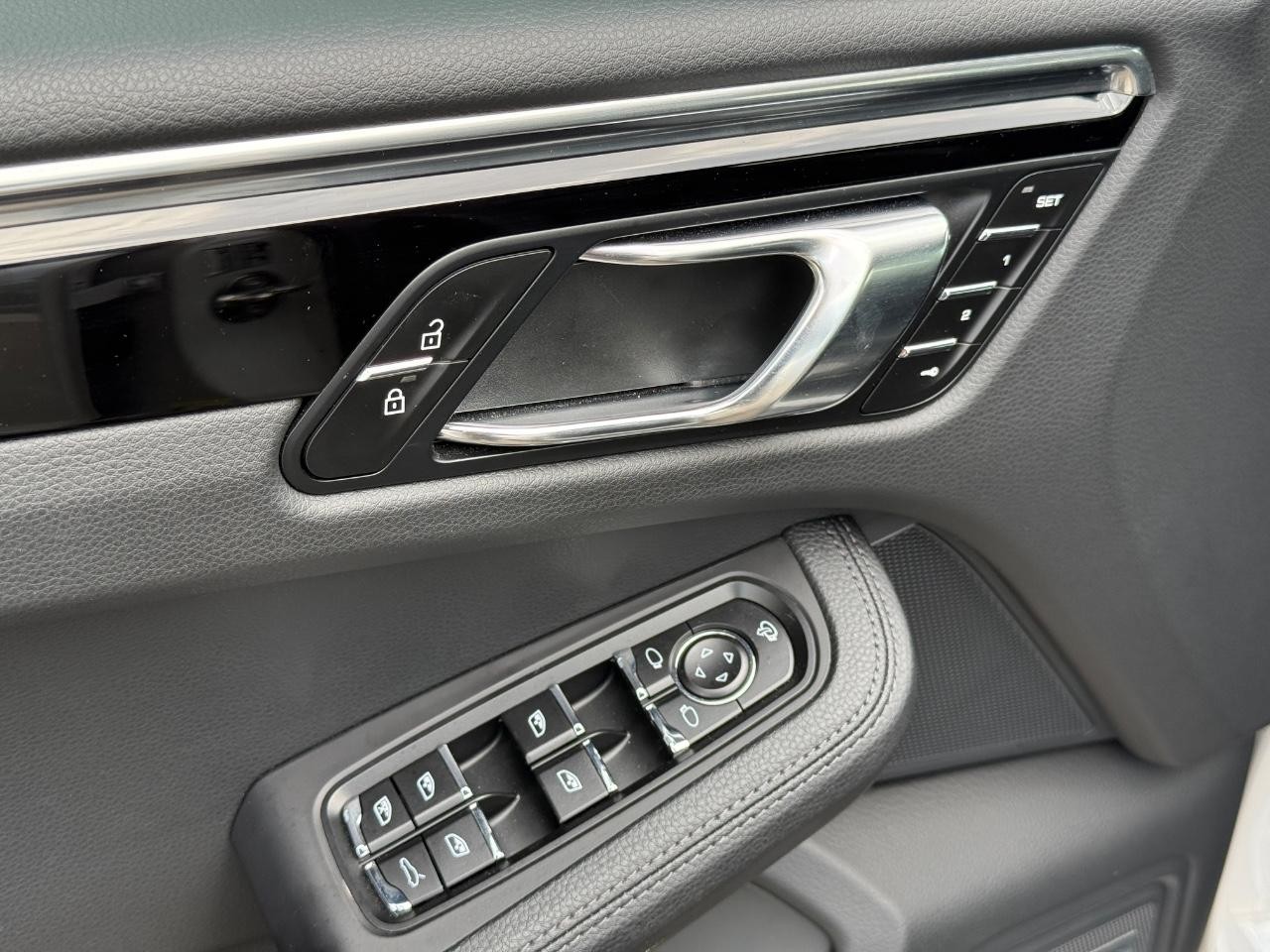 Porsche Macan Vehicle Image 15