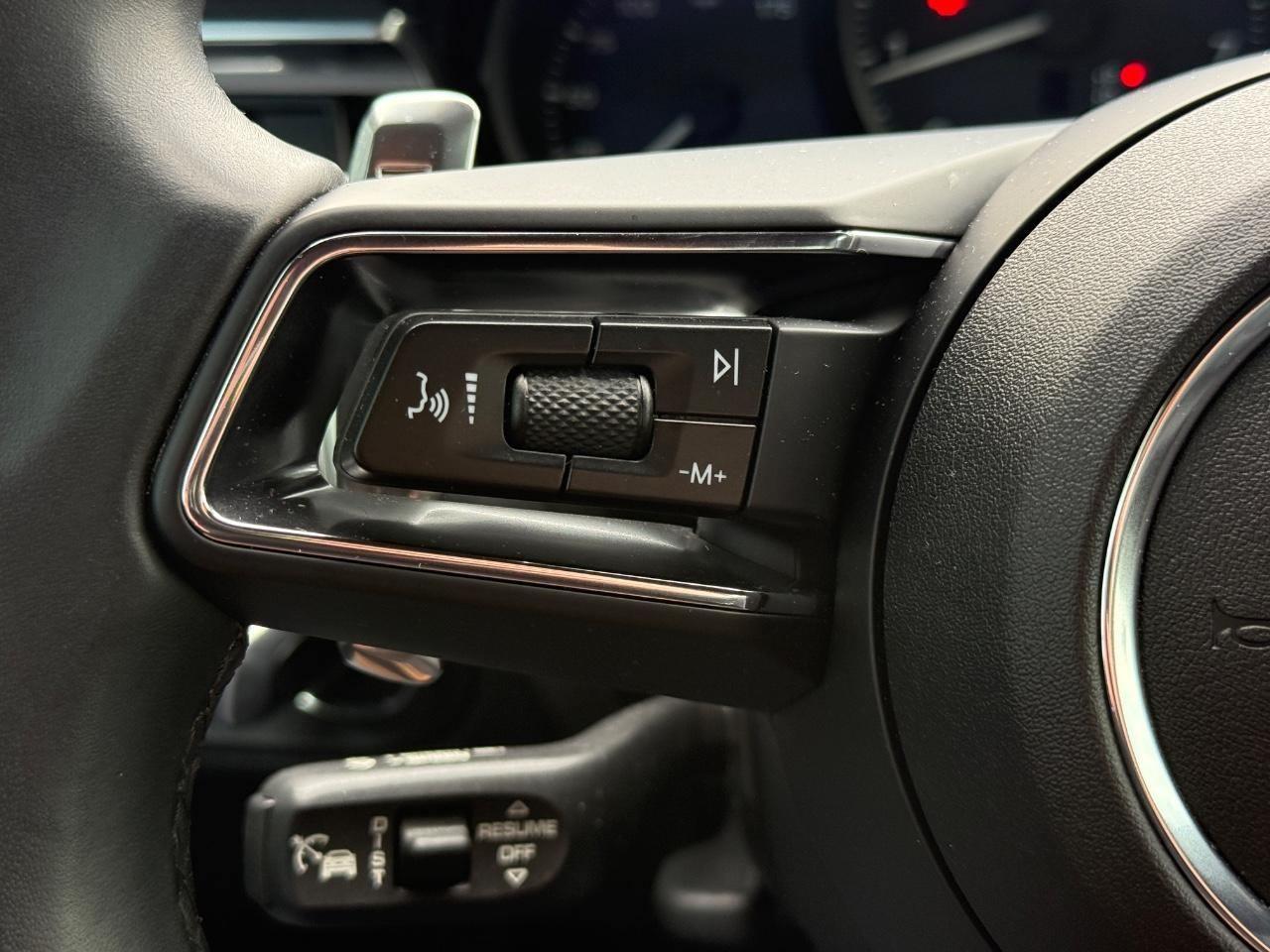 Porsche Macan Vehicle Image 16