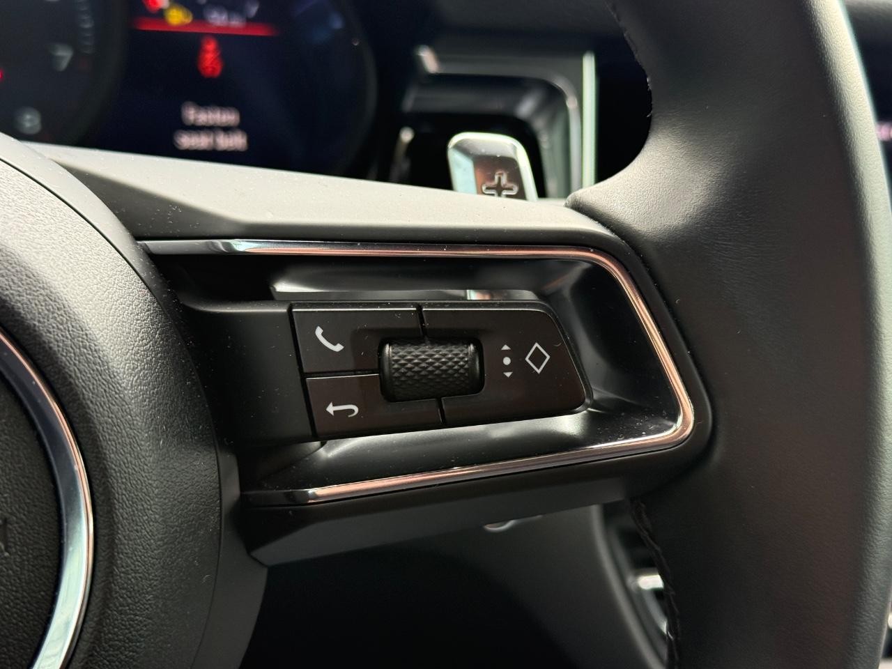 Porsche Macan Vehicle Image 17