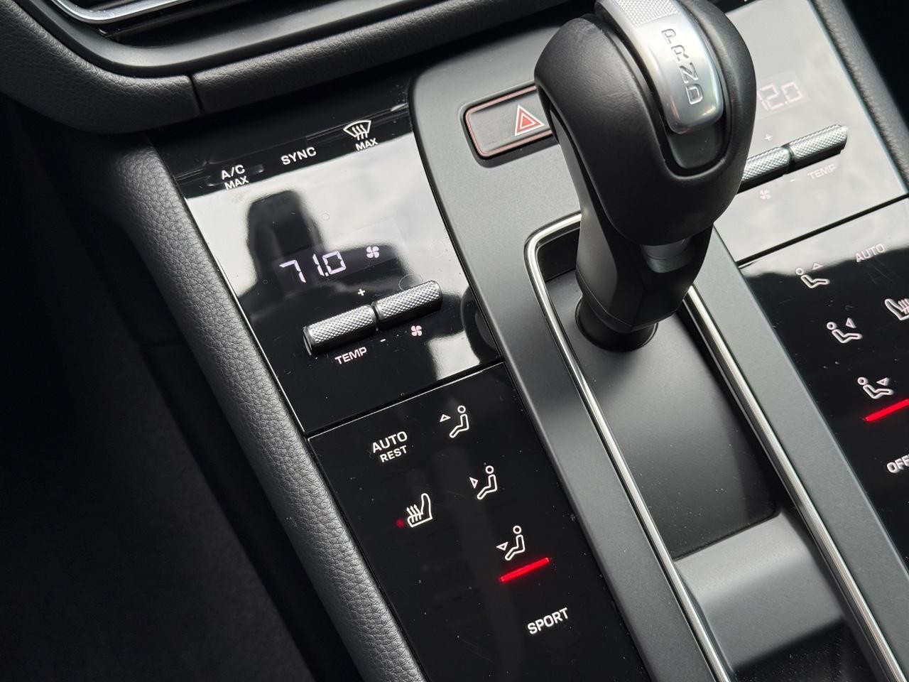 Porsche Macan Vehicle Image 20