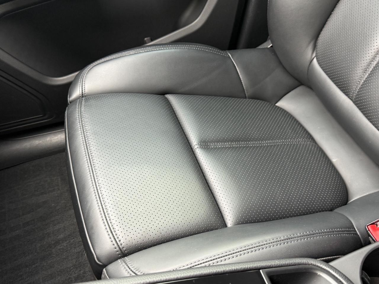 Porsche Macan Vehicle Image 21