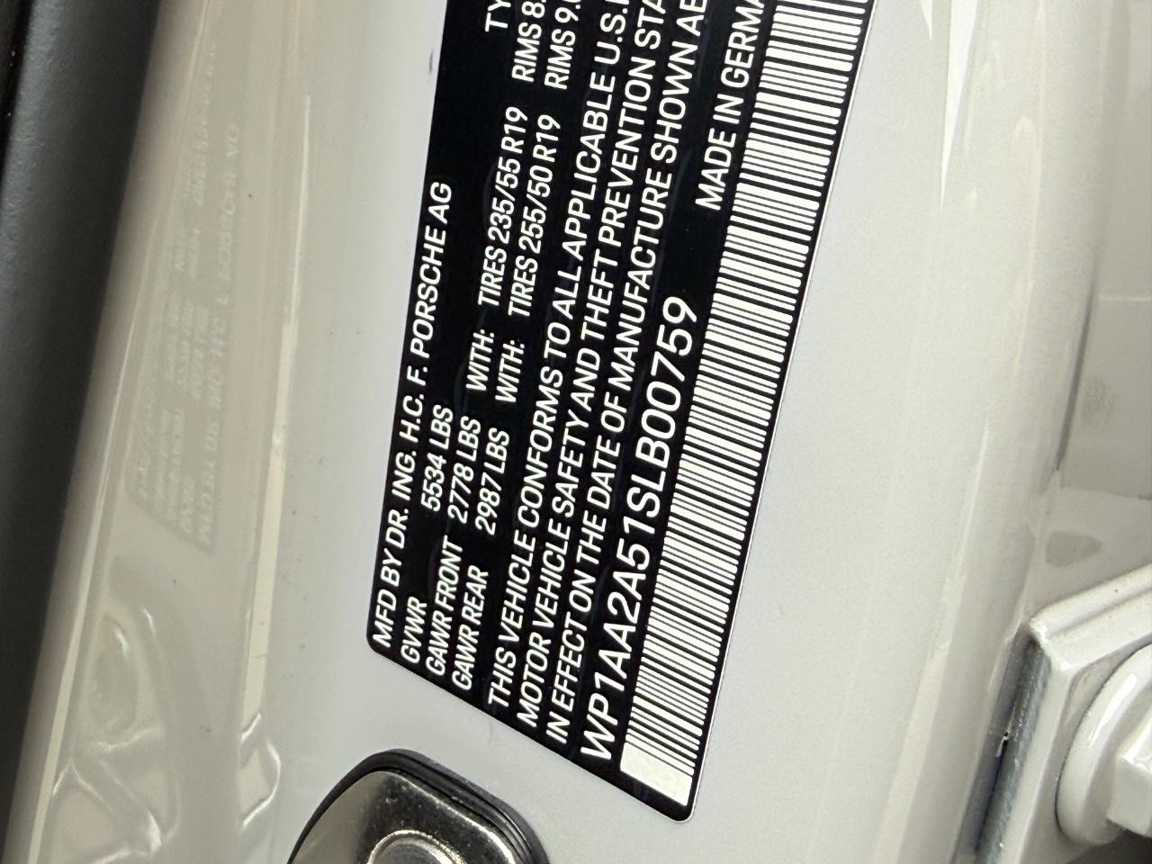 Porsche Macan Vehicle Image 23