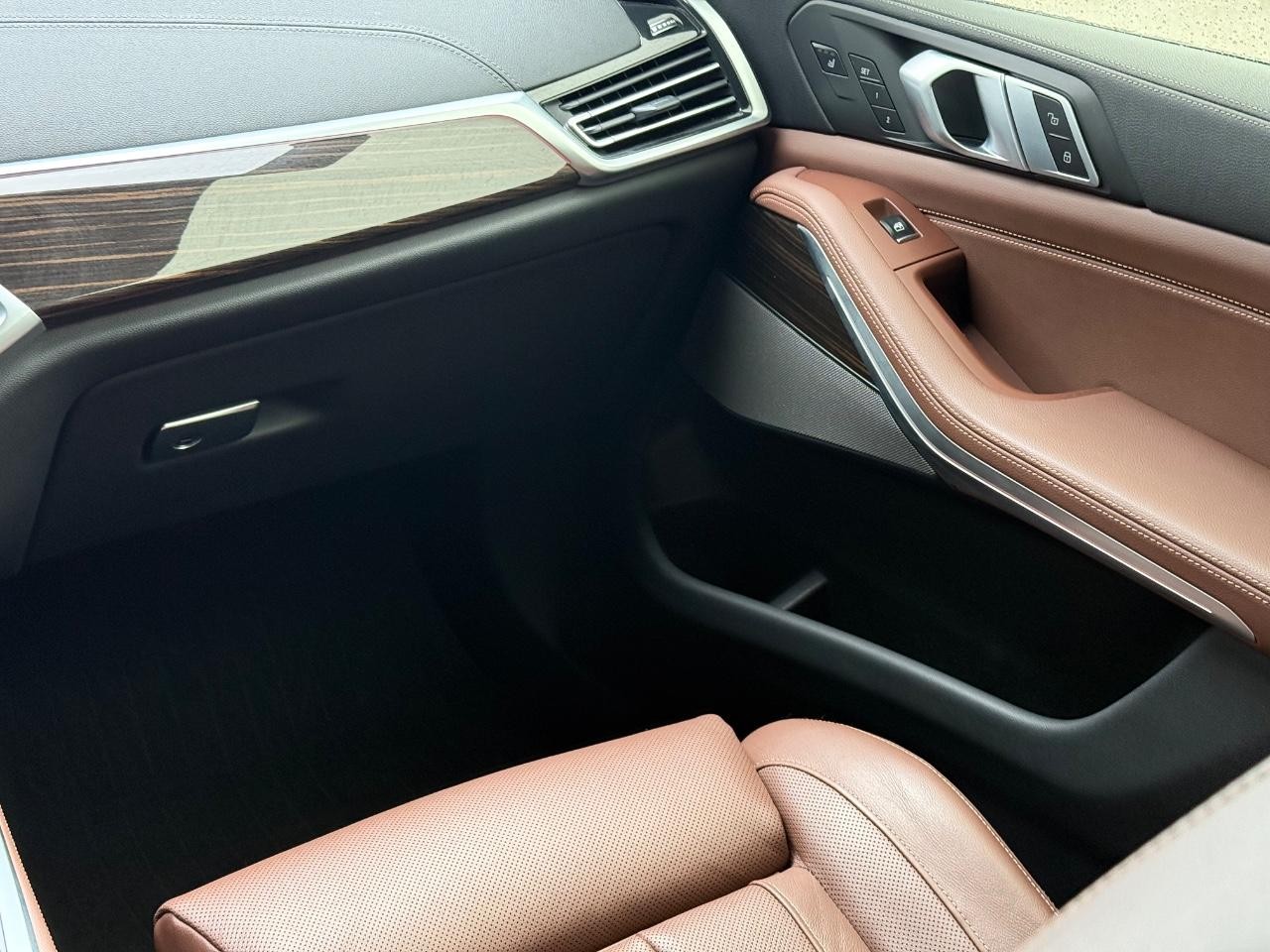 BMW X5 Vehicle Image 14