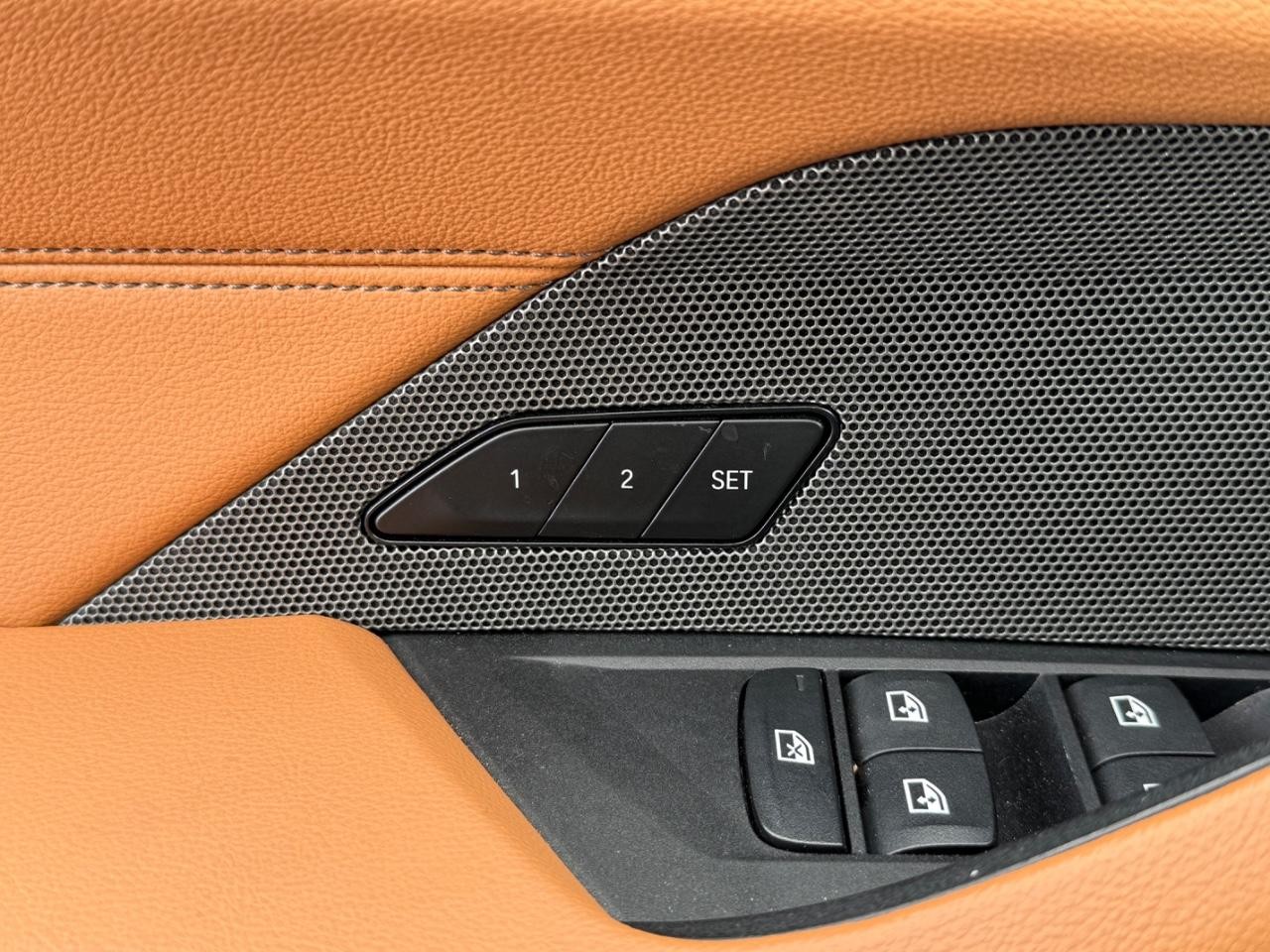 BMW 4 Series Vehicle Full-screen Gallery Image 15