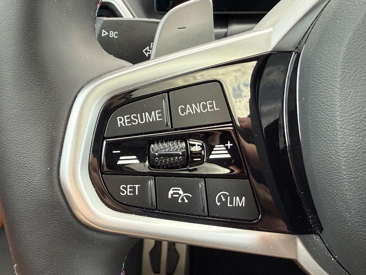 BMW 4 Series Vehicle Full-screen Gallery Image 16