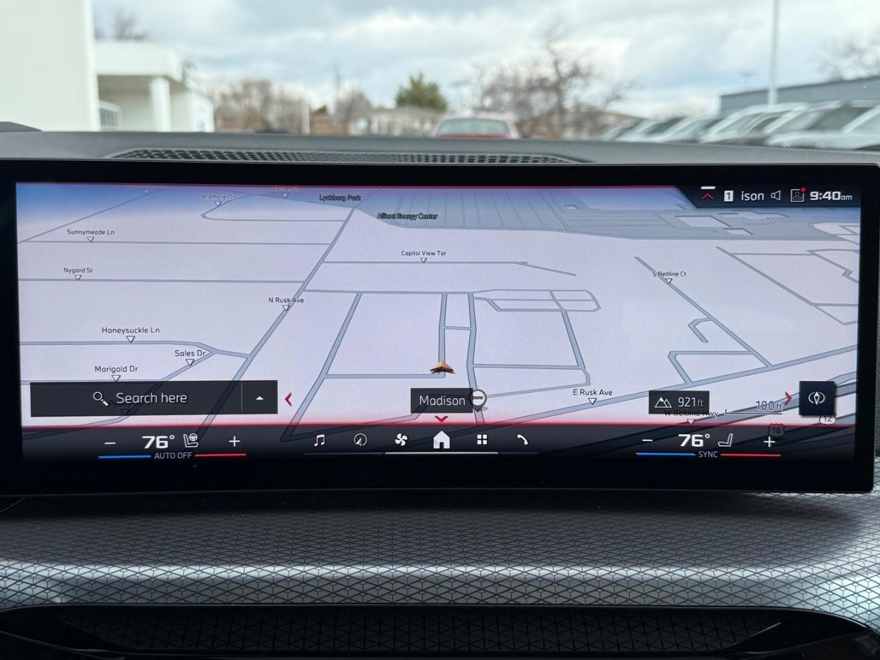 BMW 4 Series Vehicle Full-screen Gallery Image 20
