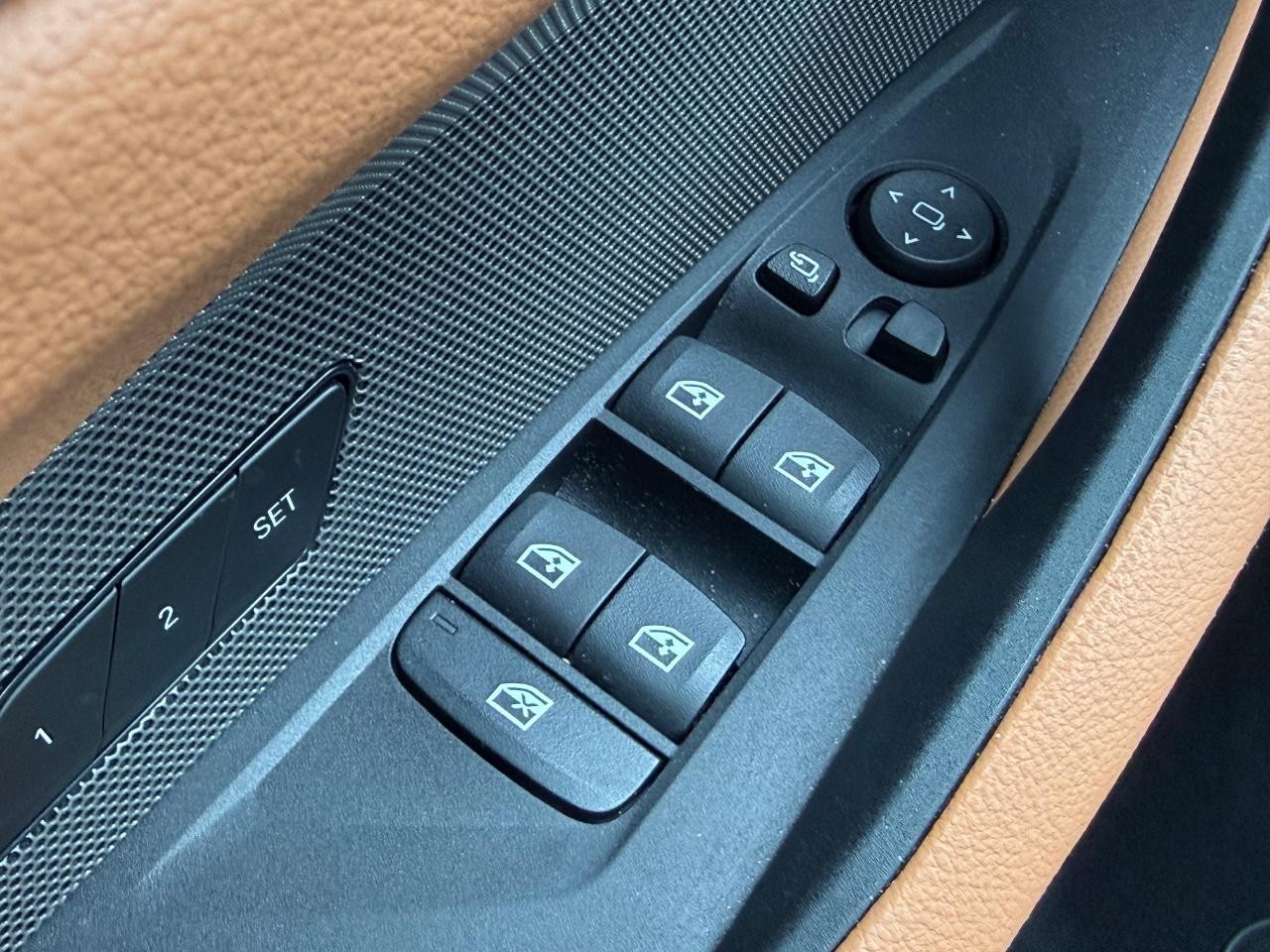 BMW 4 Series Vehicle Full-screen Gallery Image 21