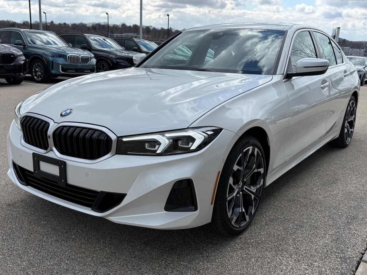 BMW 3 Series Vehicle Full-screen Gallery Image 08
