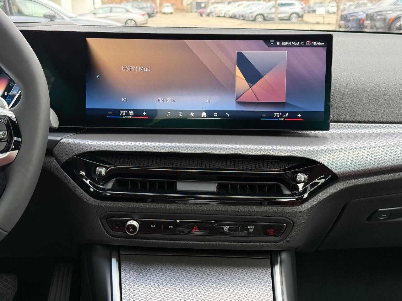 BMW 3 Series Vehicle Full-screen Gallery Image 12