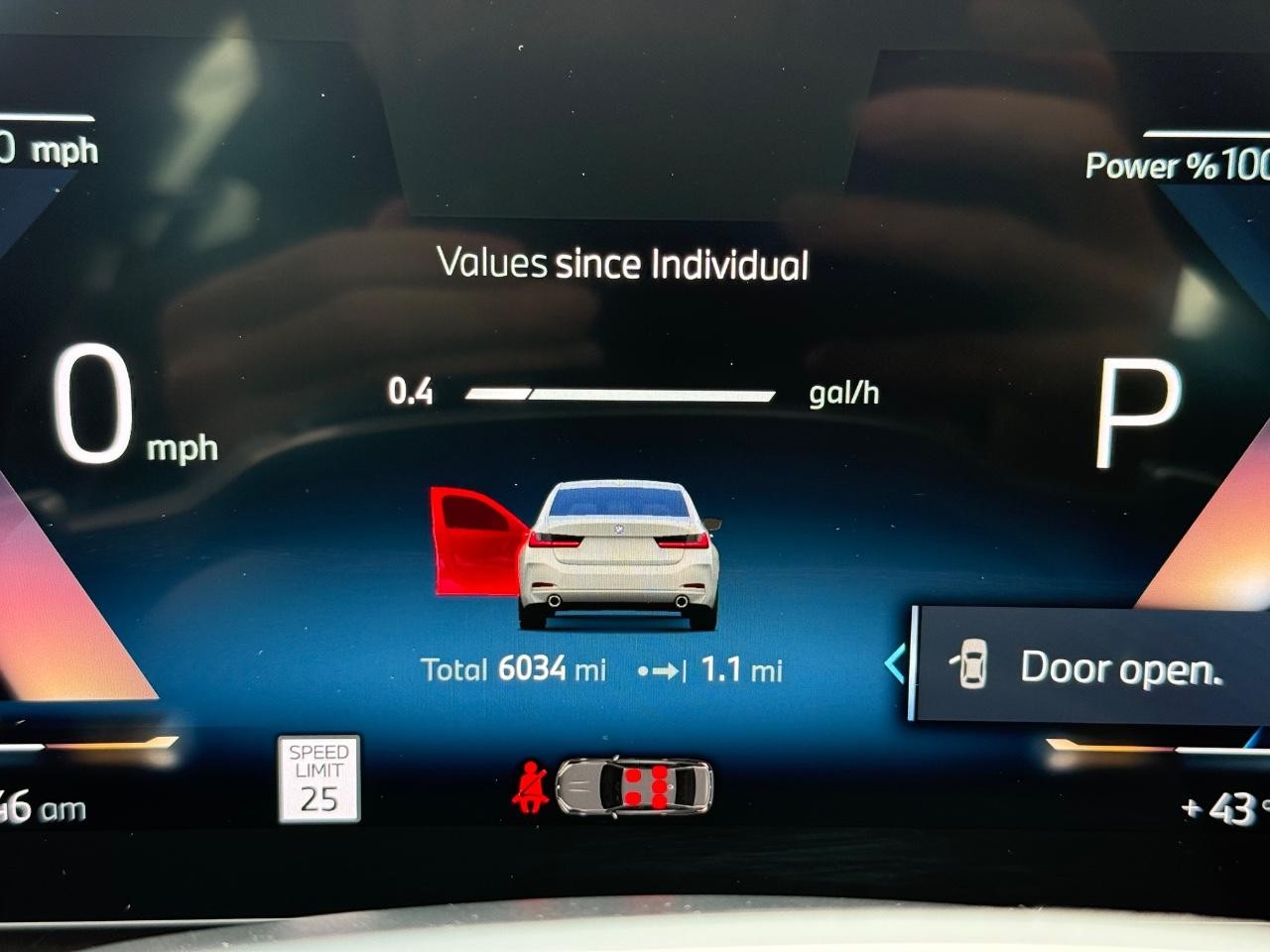 BMW 3 Series Vehicle Full-screen Gallery Image 19