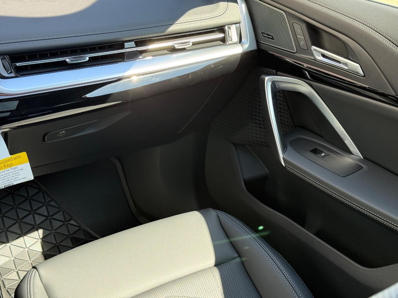 BMW X1 Vehicle Image 10