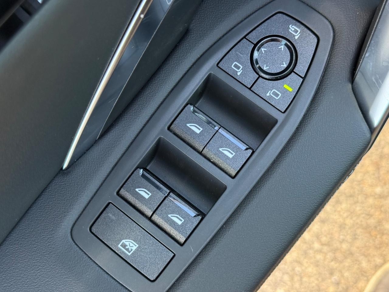 BMW X1 Vehicle Image 16