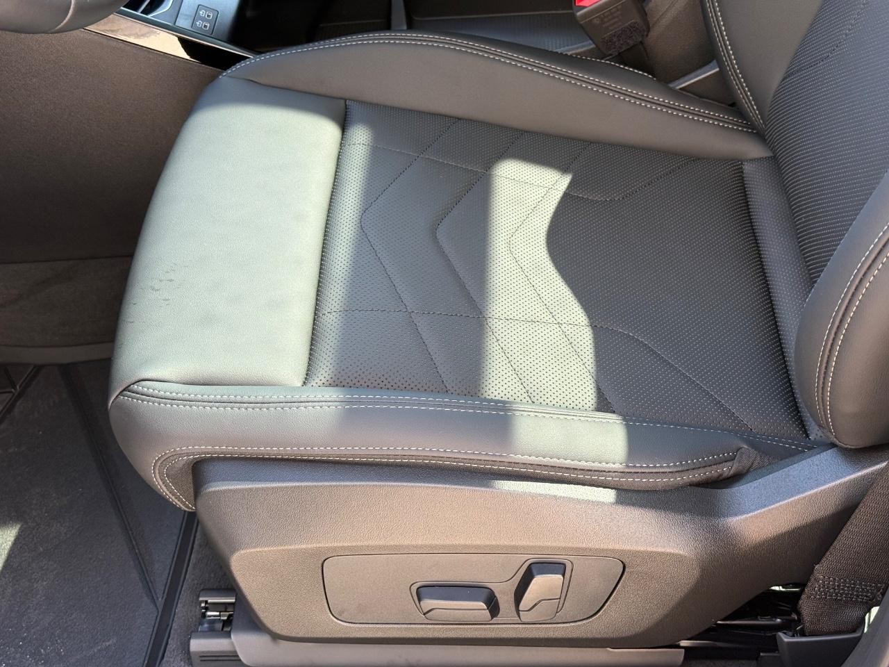 BMW X1 Vehicle Image 17