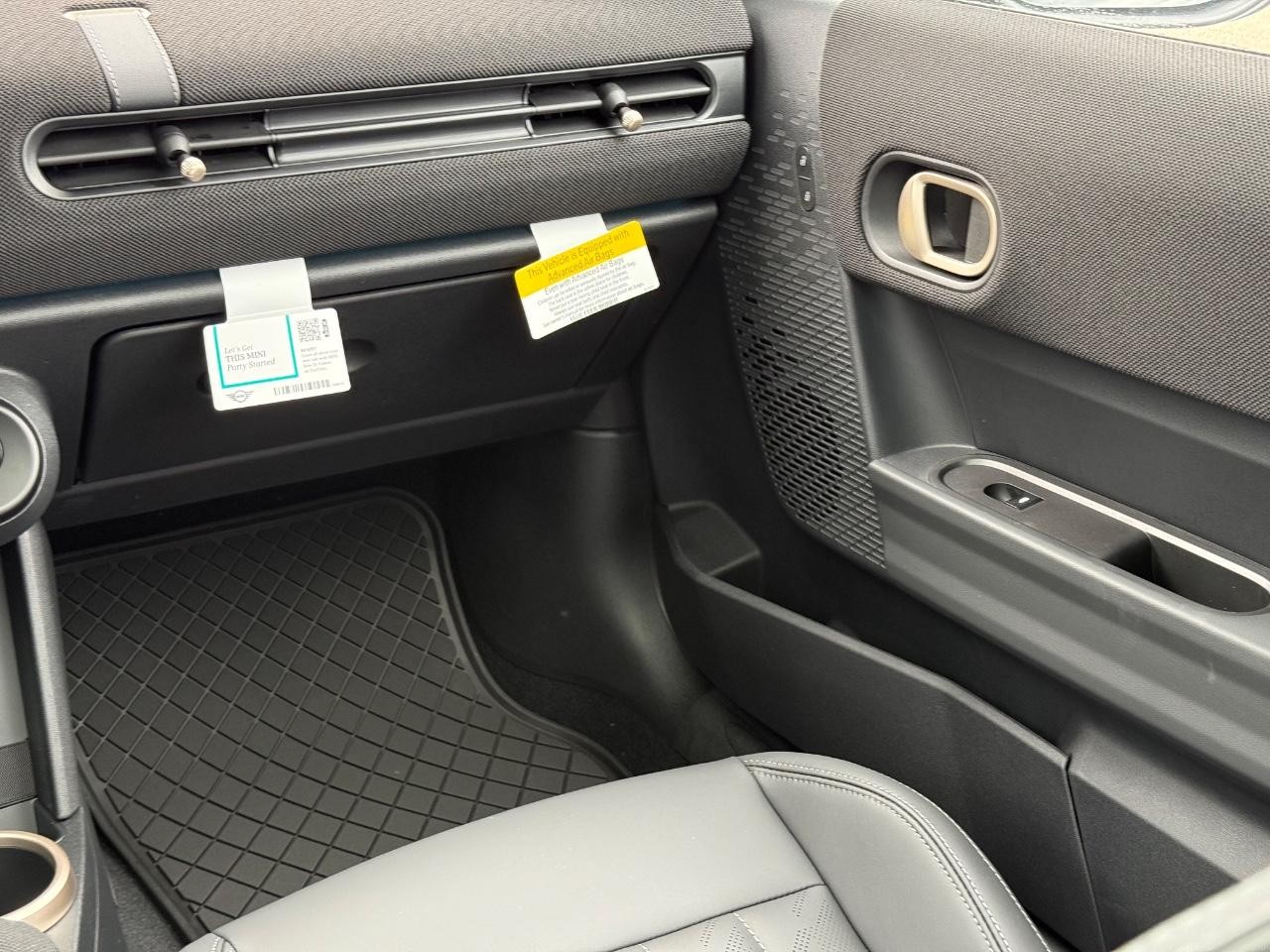 MINI Hardtop 2 Door Vehicle Image 10