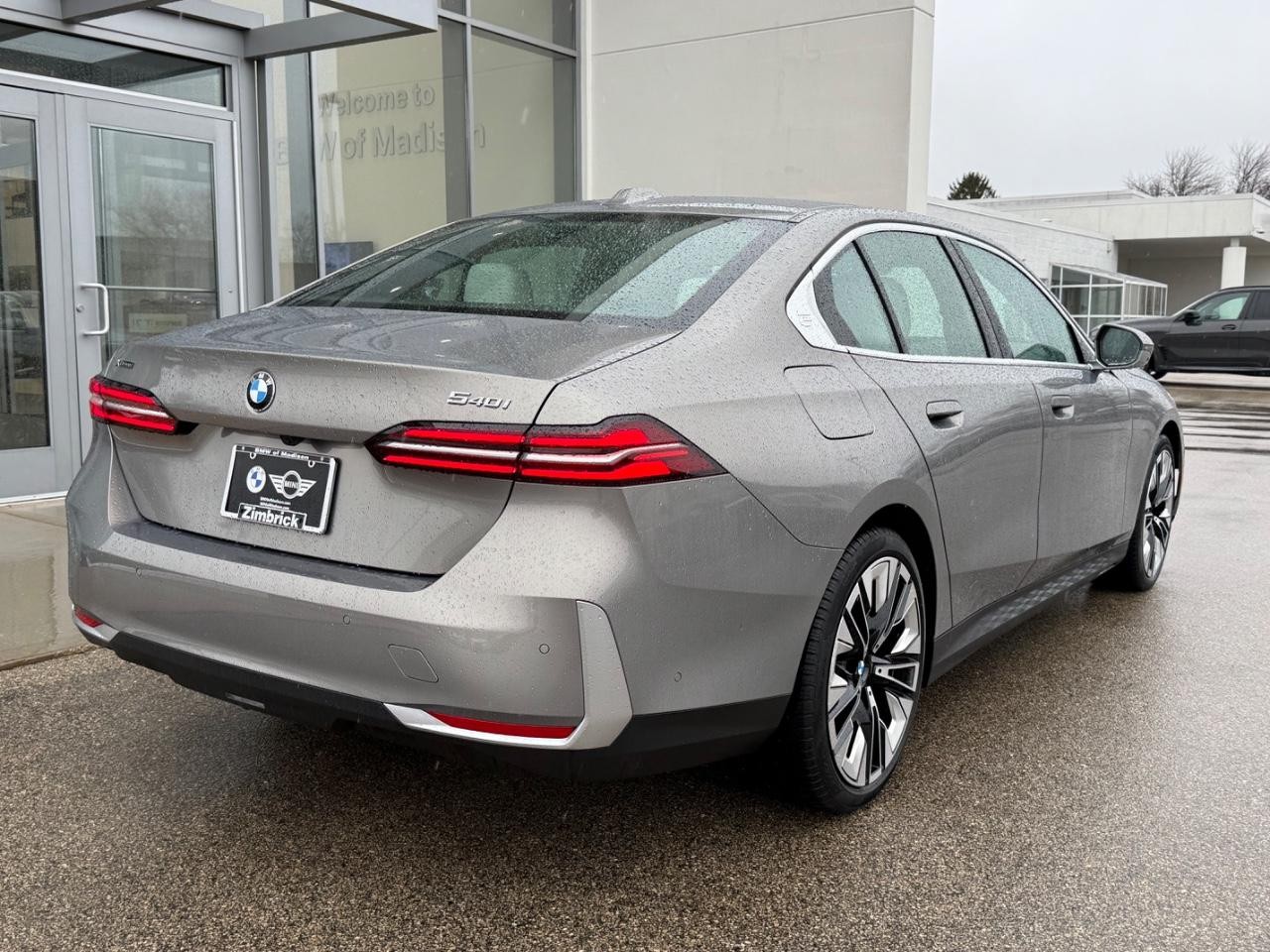 BMW 5 Series Vehicle Image 03