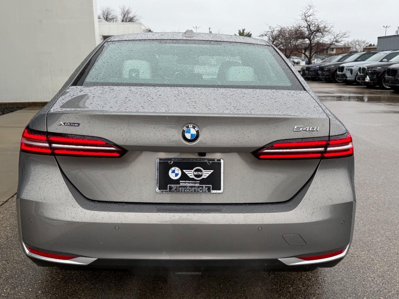 BMW 5 Series Vehicle Image 04