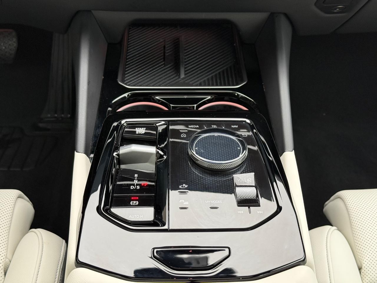 BMW 5 Series Vehicle Image 13