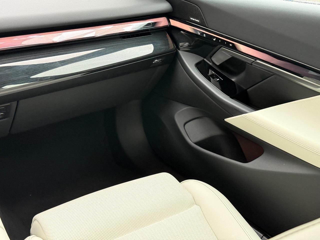 BMW 5 Series Vehicle Image 15