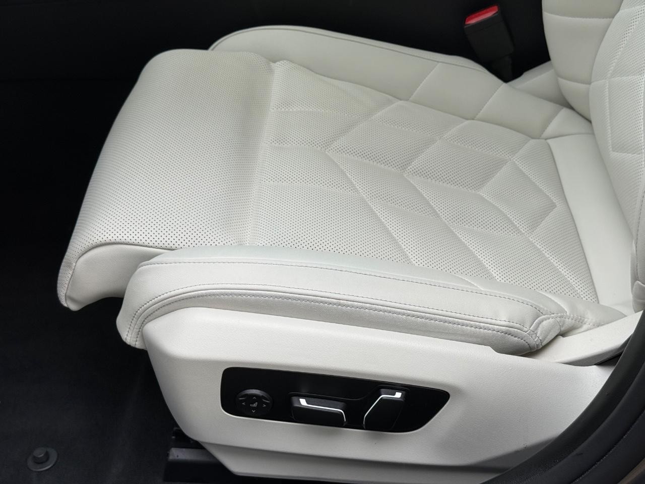 BMW 5 Series Vehicle Image 21