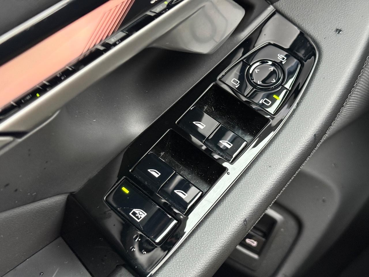 BMW 5 Series Vehicle Image 22