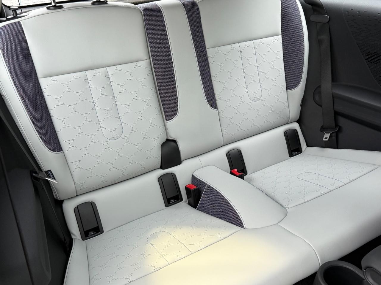 MINI Hardtop 2 Door Vehicle Image 05