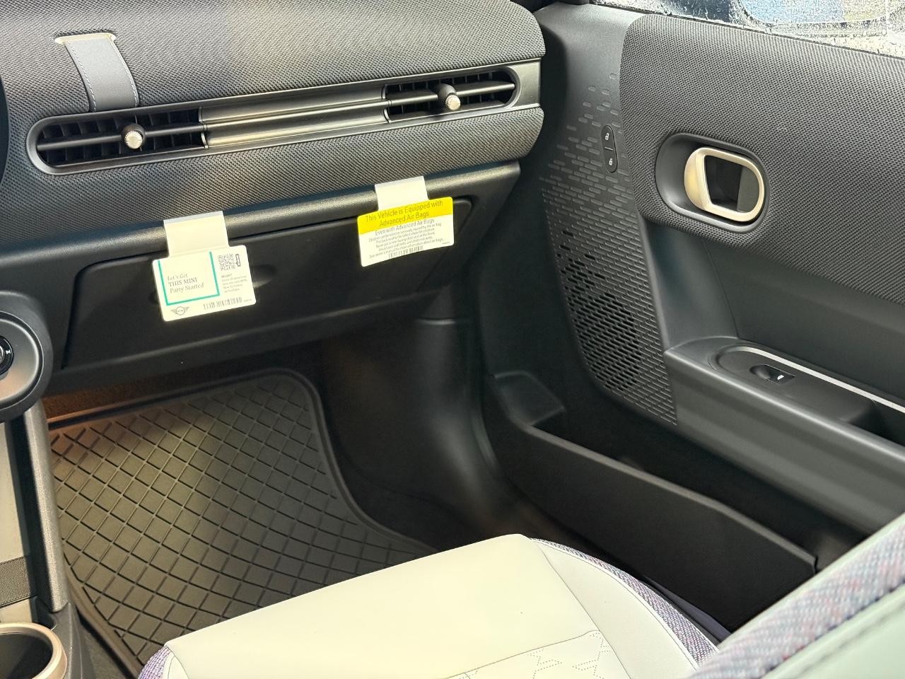 MINI Hardtop 2 Door Vehicle Image 09