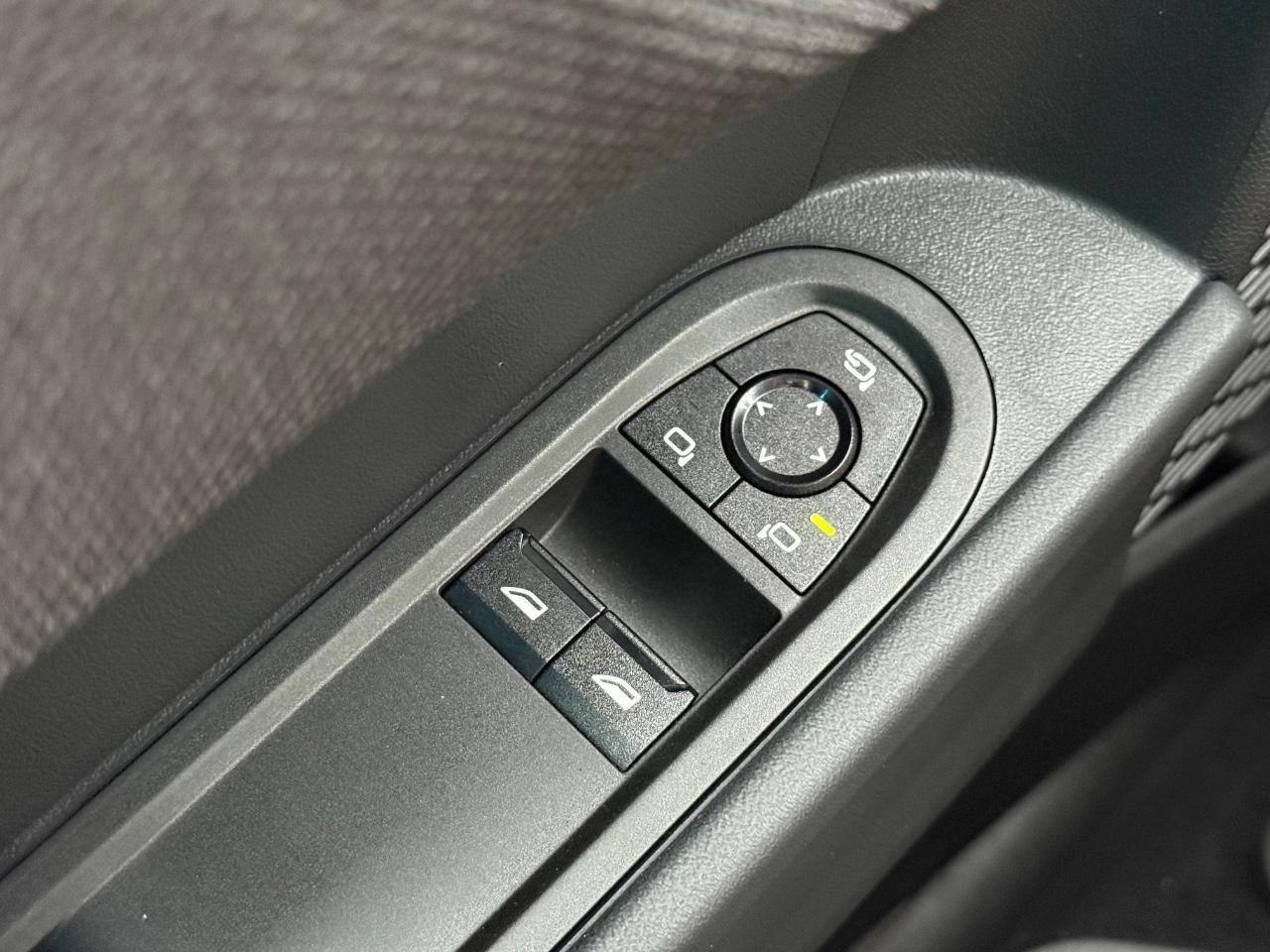 MINI Hardtop 2 Door Vehicle Image 14