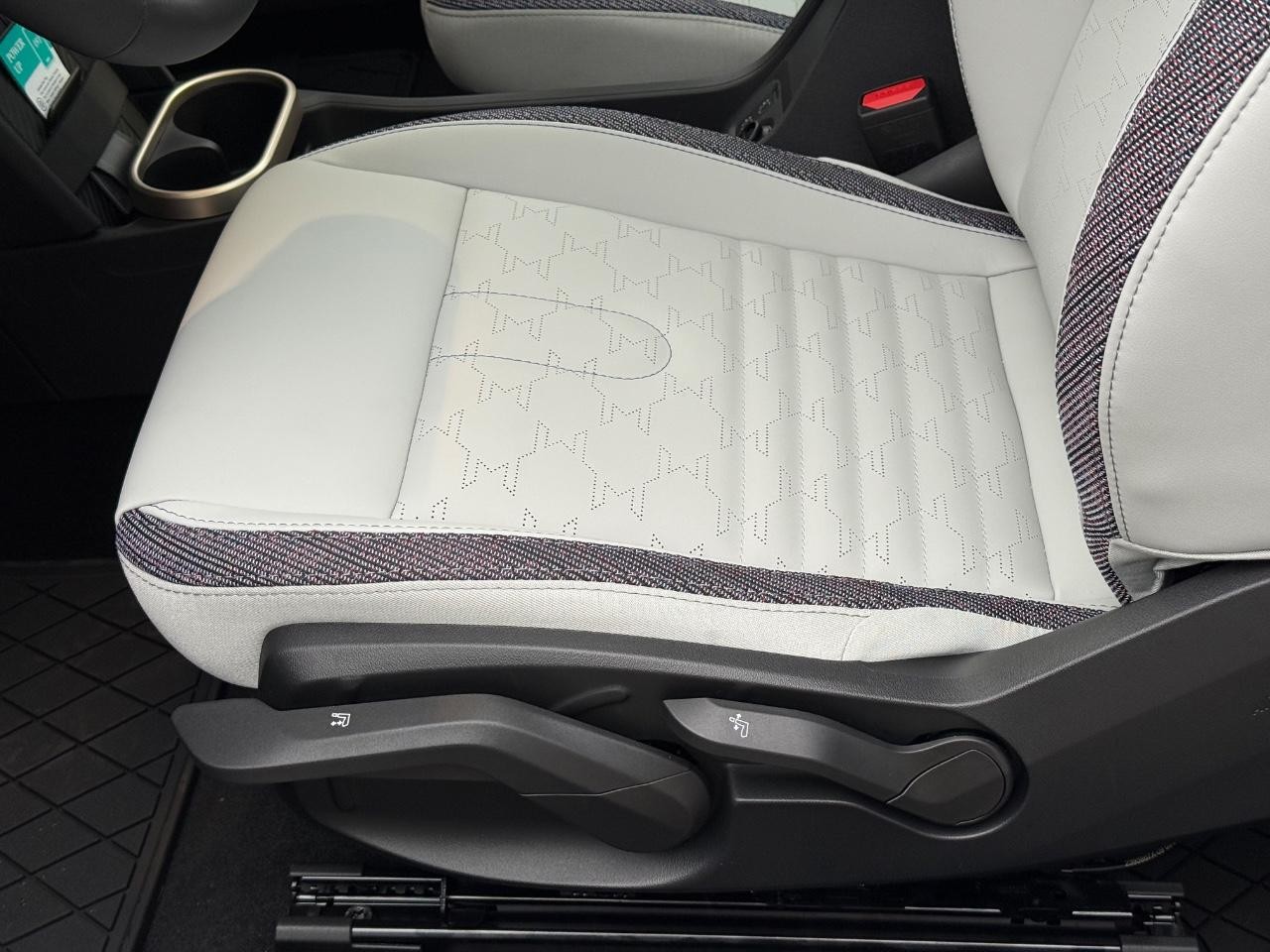 MINI Hardtop 2 Door Vehicle Image 15