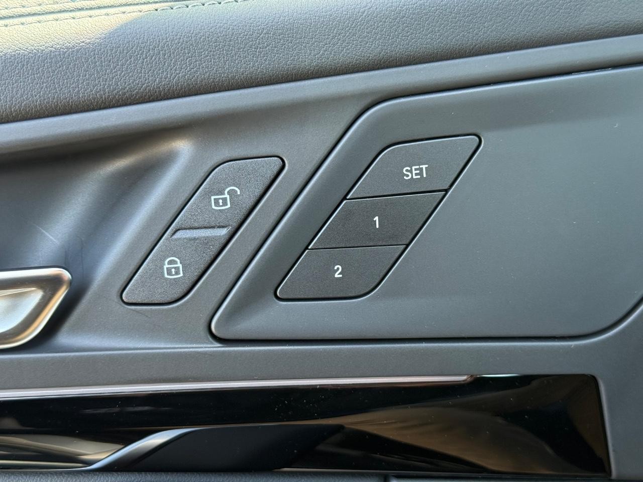 BMW X1 Vehicle Image 11