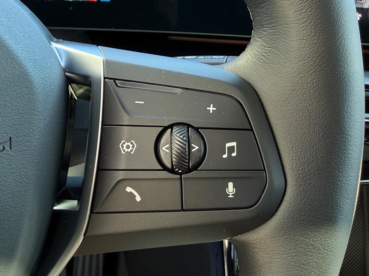 BMW X1 Vehicle Image 13