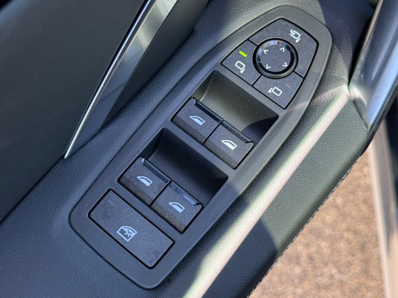 BMW X1 Vehicle Image 16