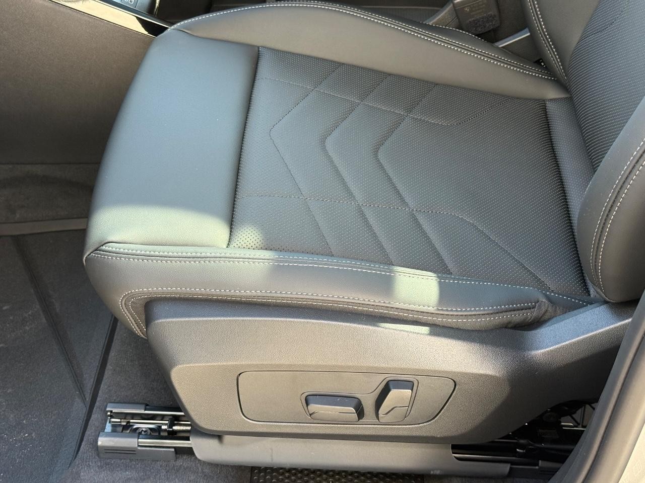 BMW X1 Vehicle Image 17