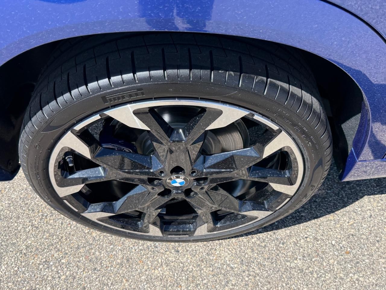 BMW X2 Vehicle Full-screen Gallery Image 04