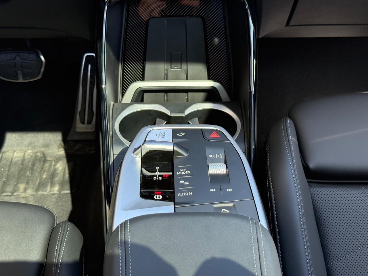 BMW X2 Vehicle Full-screen Gallery Image 08