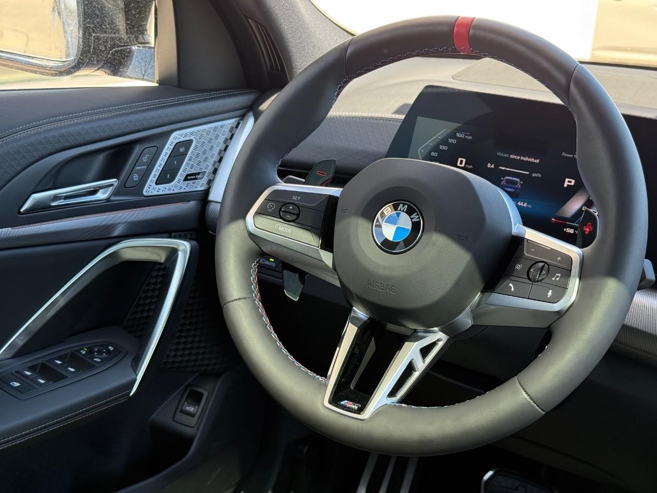 BMW X2 Vehicle Full-screen Gallery Image 09