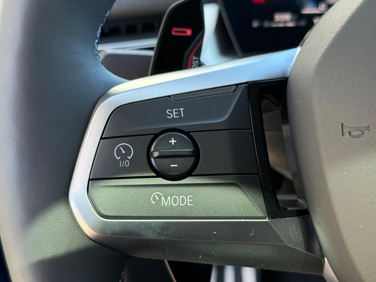 BMW X2 Vehicle Full-screen Gallery Image 12