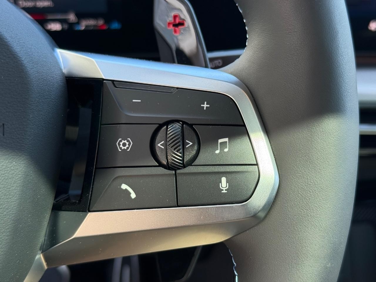 BMW X2 Vehicle Full-screen Gallery Image 13