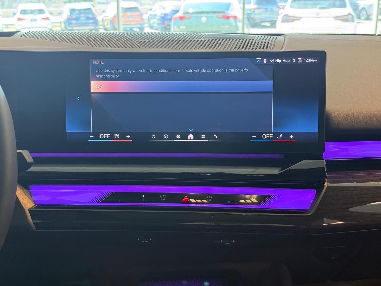 BMW 5 Series Vehicle Full-screen Gallery Image 11