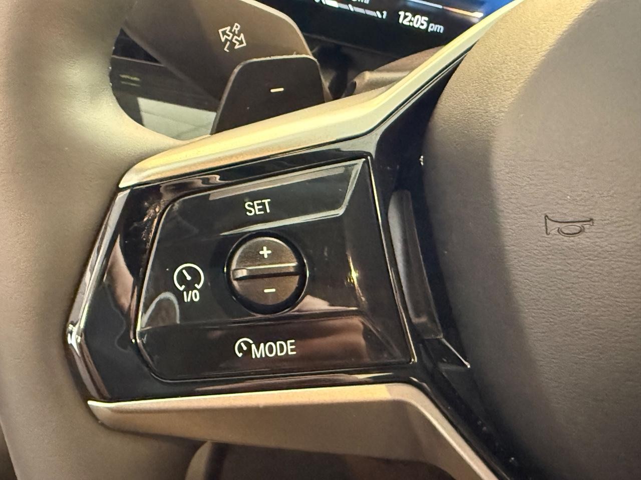 BMW 5 Series Vehicle Full-screen Gallery Image 16