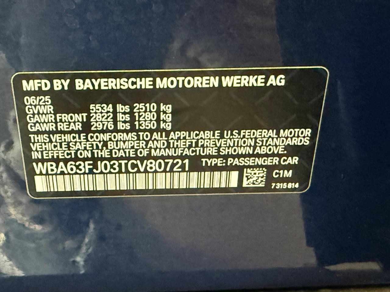 BMW 5 Series Vehicle Full-screen Gallery Image 23